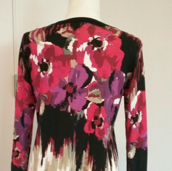 Cute floral sweater. - Picture 3 of 4